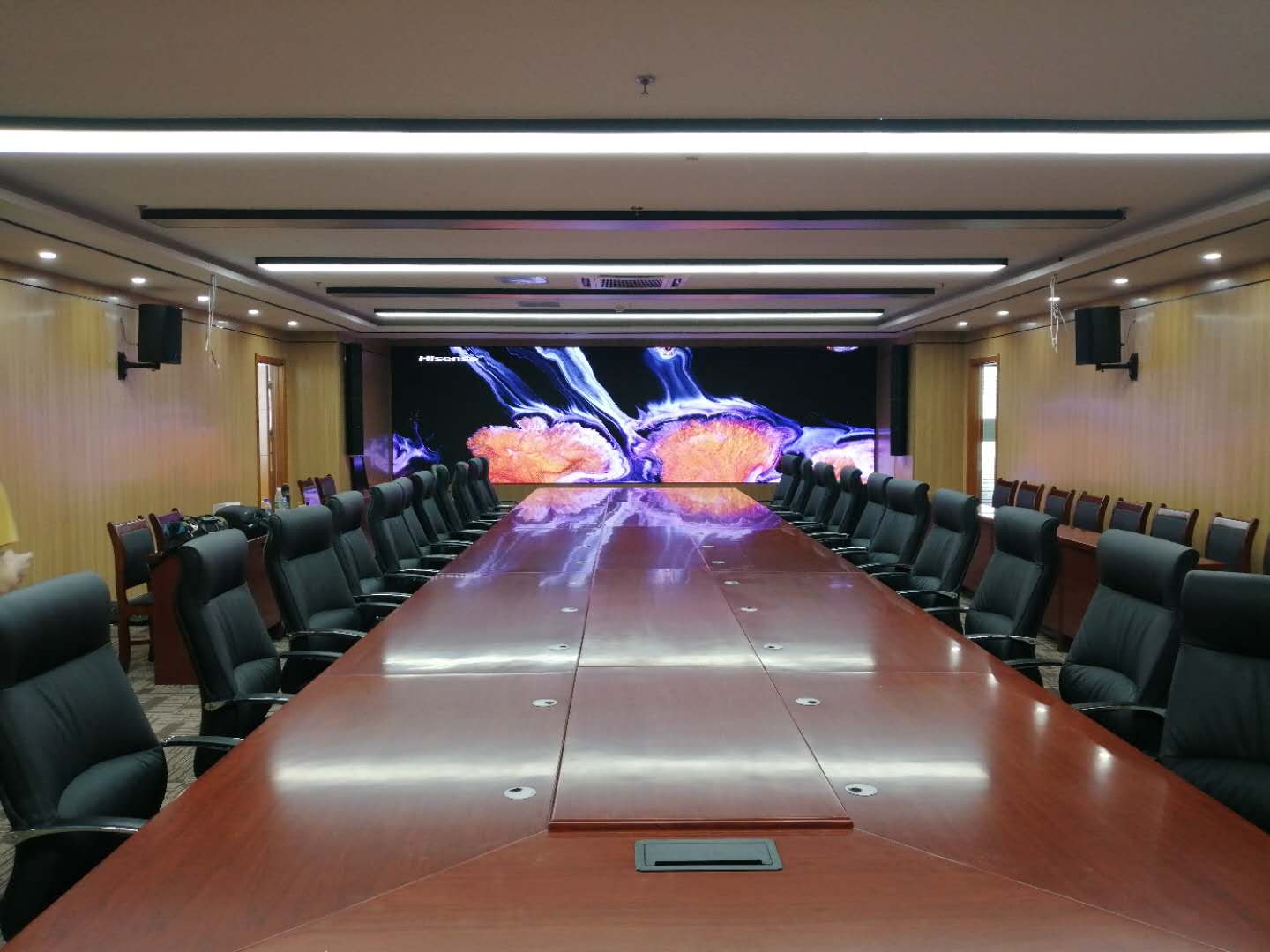 濰坊某事業(yè)單位音、視頻會議集成項目完工，會議辦公、音響系統(tǒng)、1.2小間距顯示系統(tǒng)完美融合